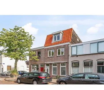 VERHUURD